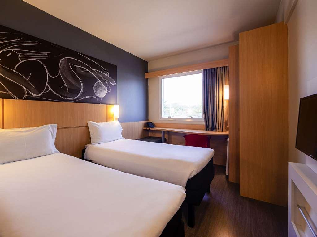 Hotel Ibis Guaratingueta Aparecida - Circuito Da Fe Habitación foto