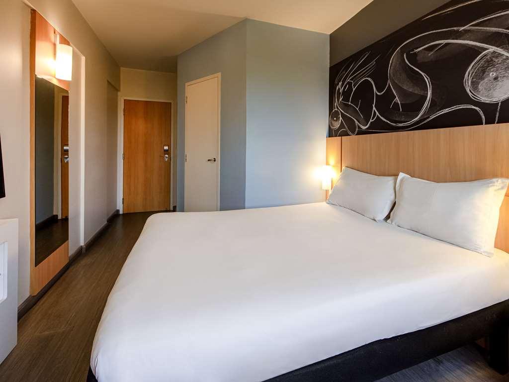 Hotel Ibis Guaratingueta Aparecida - Circuito Da Fe Habitación foto